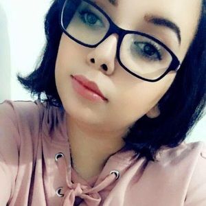 Meet your Posher, Douae